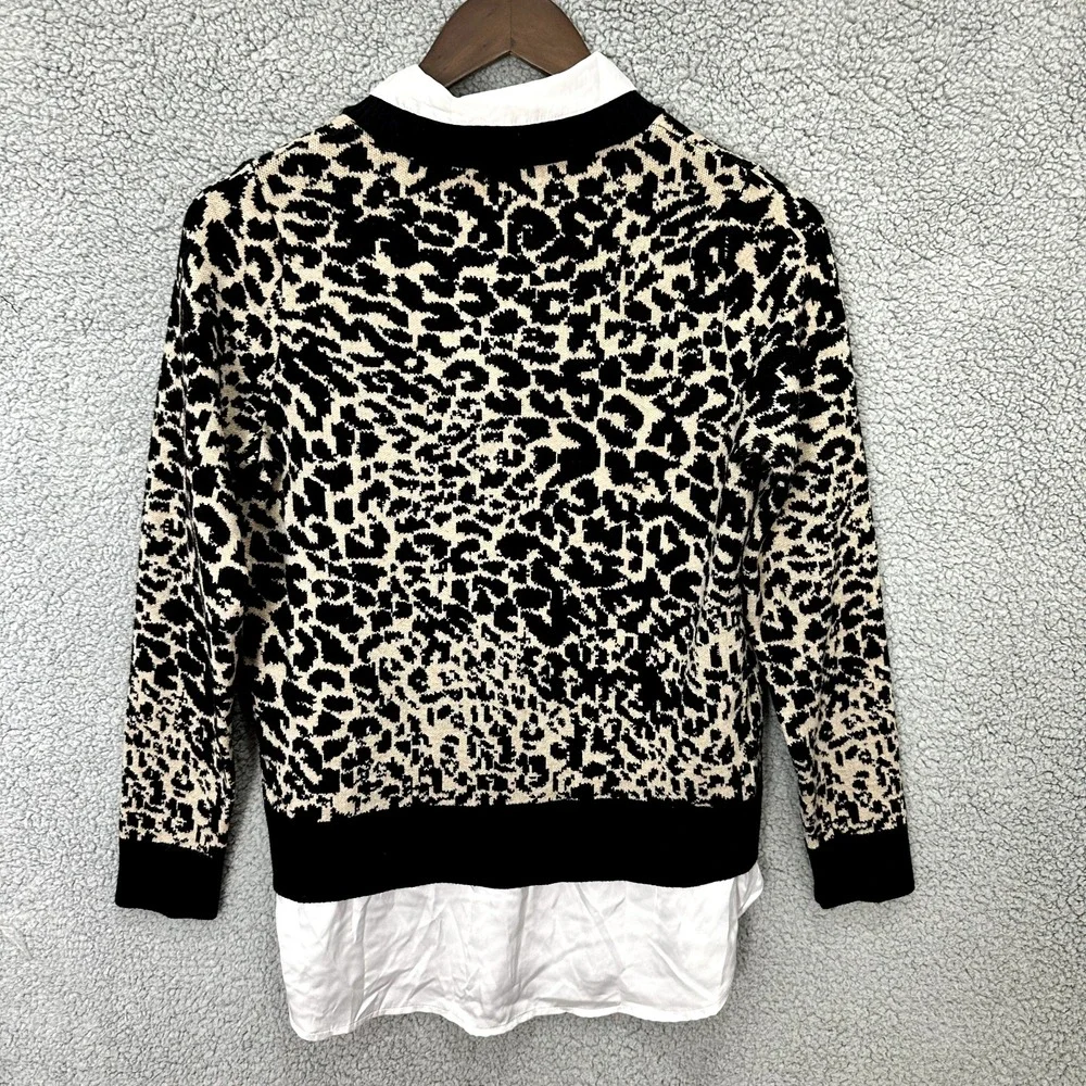 Tahari sweater medium